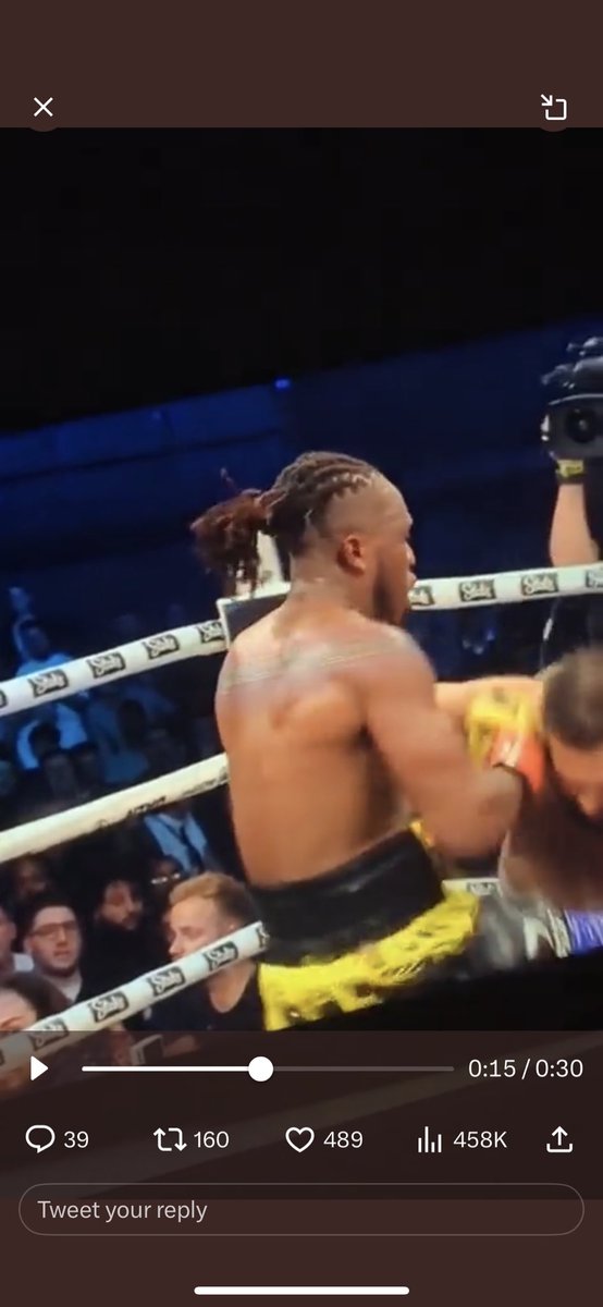 MuliMc's tweet photo. His elbow never touched him, he hit him with the side of his glove as Fournier moved in for a clinch. #KSI #KSIFournier #ksivsfournier #Elbow #CleanWin #TommyNext @KSI @MisfitsBoxing @DAZNBoxing https://t.co/Yz7chQ1wKo