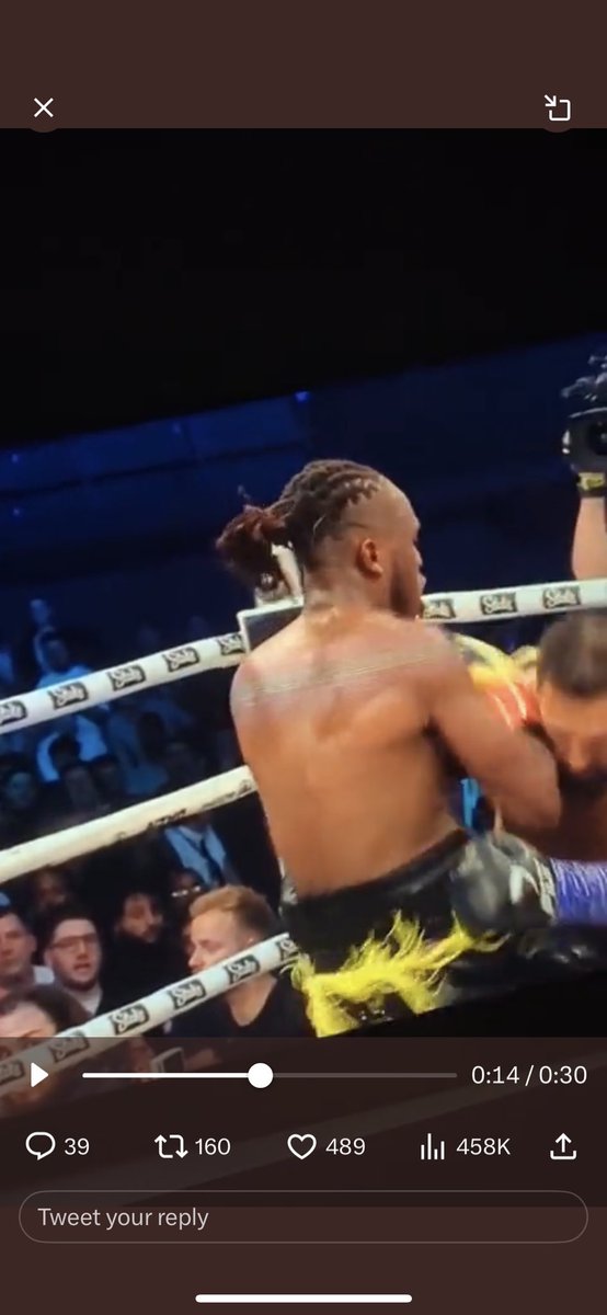 MuliMc's tweet photo. His elbow never touched him, he hit him with the side of his glove as Fournier moved in for a clinch. #KSI #KSIFournier #ksivsfournier #Elbow #CleanWin #TommyNext @KSI @MisfitsBoxing @DAZNBoxing https://t.co/Yz7chQ1wKo