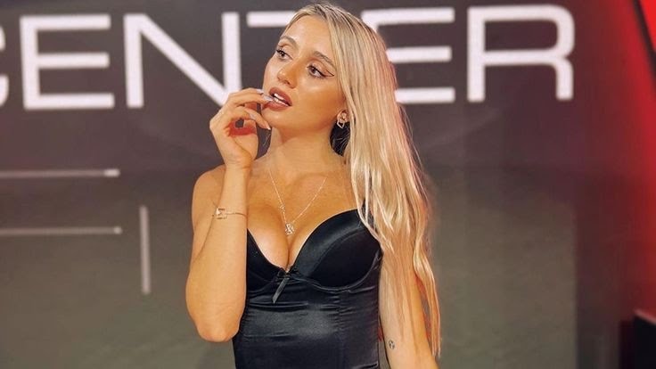 ¿Que preferis? 🤔

RT🔄:Un raquetazo con Charly Garcia 👃
FAV ❤️: Una noche con More Beltran.