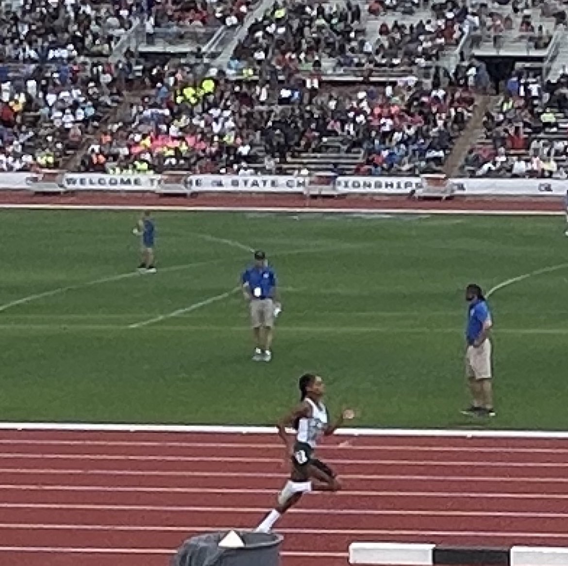 Congratulations Lauren Lewis! Way to crush the state meet record in the 400M with a time of 51.45 & earning that gold medal We are so proud of you! #statechamp @PISD_Athletics @ProsperISD @ProsperHS @UTexas35
