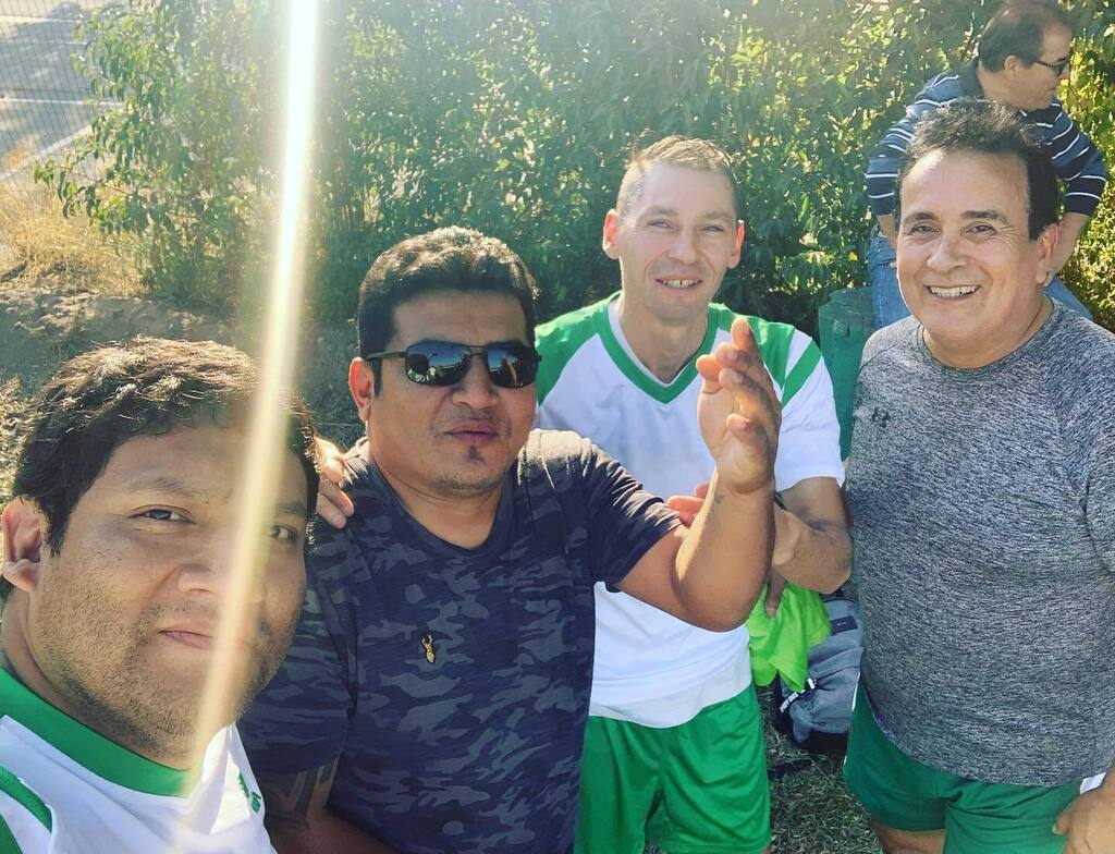 Carlonchillo's tweet photo. Este humilde servidor, mi cumpa José, @cristiangatusso9 y el Polo. Hoy antes de tremendo partido del @juventud_sanitas empate con sabor a triunfo. Lo dejamos todo. #futbol #futebol #calcio
Según la película “La Profecía” ya mismo me toca pero al menos al… https://t.co/SsuyKuDR61 https://t.co/vnucBoRdux