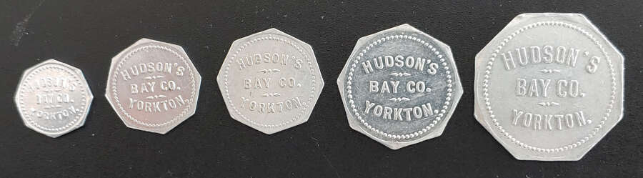 AllNations1949's tweet photo. Realized $2,750 in today's auction Lot 196 Hudson’s Bay Company XF+ 1914/18 Yorkton Trade Token Set (5 diff) #hudsonsbaycompany #hbctokens #canadhistory #yorktontokens https://t.co/YLGFVwB3Kh