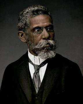 mdassisonline's tweet image. #MachadoDeAssis aos 53 anos, por #JuanGutierrez (1892). Foto clássica de Machado. Primeira publicação: O Álbum (1893). Em 2019, foi recriada (com base em dados históricos) pela campanha "Machado de Assis real", da Faculdade Zumbi dos Palmares. #iconografia #publicações