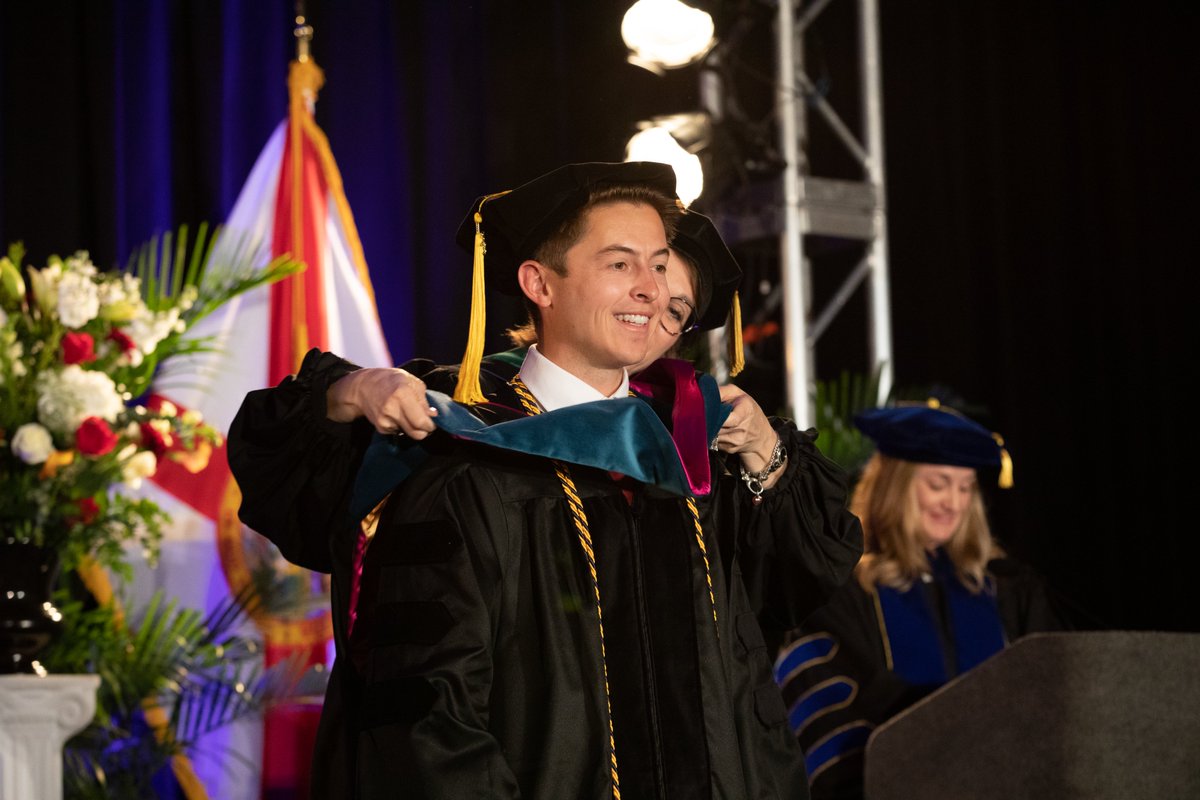 GannonU's tweet photo. "As I look out at the many familiar faces of our graduates, it makes me smile. We often talk about the power of the Gannon experience to transform lives. I can see the transformation in each one of you, and believe it has just begun." #GannonGrad https://t.co/5WXSbkDKS5