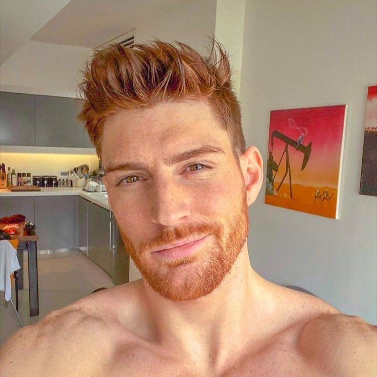 Me presento soy Victor salvatore papá de un par de locos, vuelvo por mi amor Karina así que si me dan rt le agradecería.