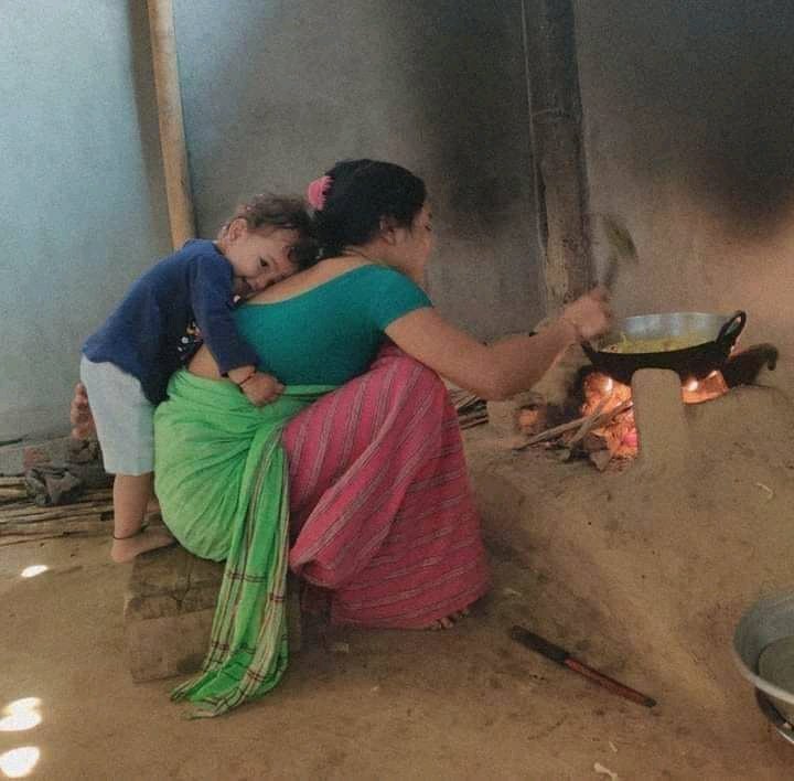 KavyaKriti_'s tweet photo. सर्वप्रथम ऋणी हूँ मैं, उस #माँ का
सहकर जिसने असह्य दर्द और पीड़ा
लायी मुझे इस संसार में !
प्यार से पुचकारकर
जागकर बिताईं जिसने कई रातें
गीली बिस्तर में करवट बदलकर-बदलकर
ताकि ले सकूं, चैन और सुकून की नींद मैं..!!

~ शीतल साहू
#मातृ_दिवस 🤱 #लेखनी✍️ https://t.co/VhqAwc0HMK