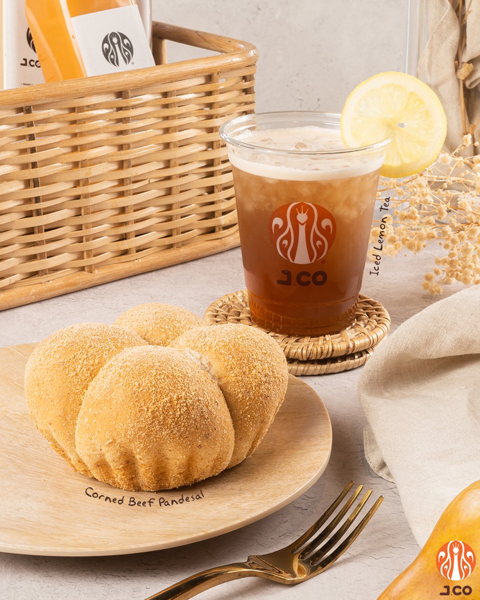 JcoPHtweets's tweet photo. Something warm with something cool. A perfect combo to make your Mondays oh-so good!
Enjoy some Corned Beef Pandesal and Iced Lemon Tea today!
#ILoveJCO
#JCOPastry https://t.co/M6jdaVqKHW