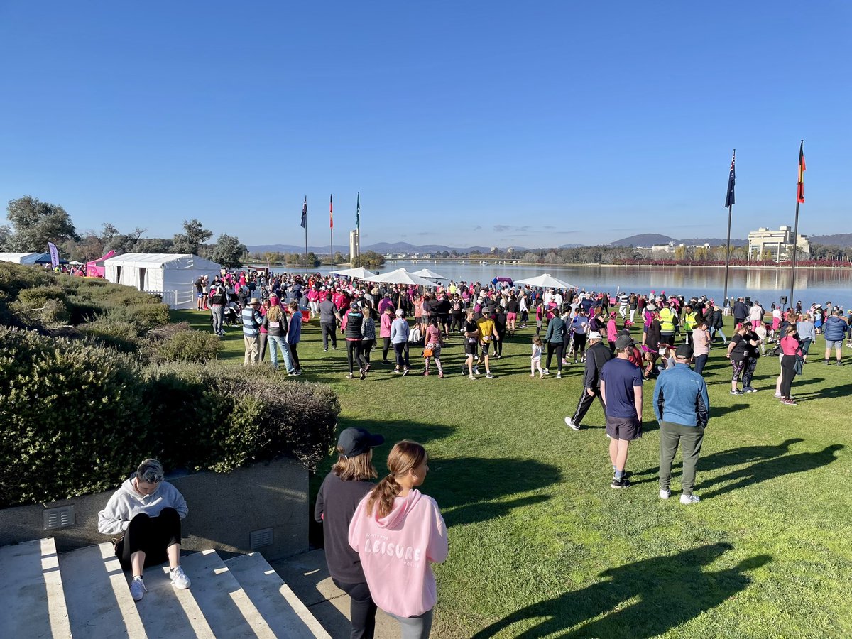 Clarissa_Thorpe's tweet photo. Crisp autumn morning in #Canberra for #mdc2023 Yay! Running for my mum! https://t.co/BVeO7lZPR1