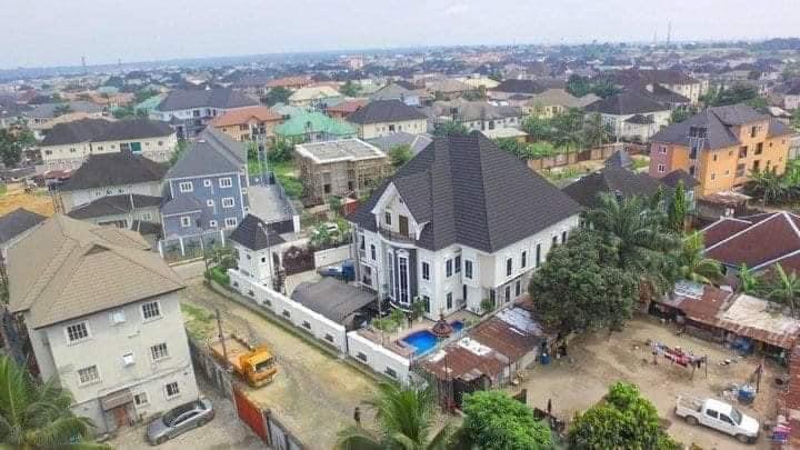 ChinasaNworu's tweet photo. How many of you know this village called Osumenyi in #Anambra State, #Biafraland  . All the road in this town were built by the indigenes of the town, Osumenyi.#Biafrans are known for their community development, we built schools for our people , built our roads , built airport , our drinking water boreholes, even community electrification  projects . 
Let’s return home and develop #Biafraland , nobody can do it for for us . 
Welcome to #Biafraland. @real_IpobDOS @NOIweala @EmekaGift100 @PeterObi @NGRPresident @UNWatch @mfa_russia