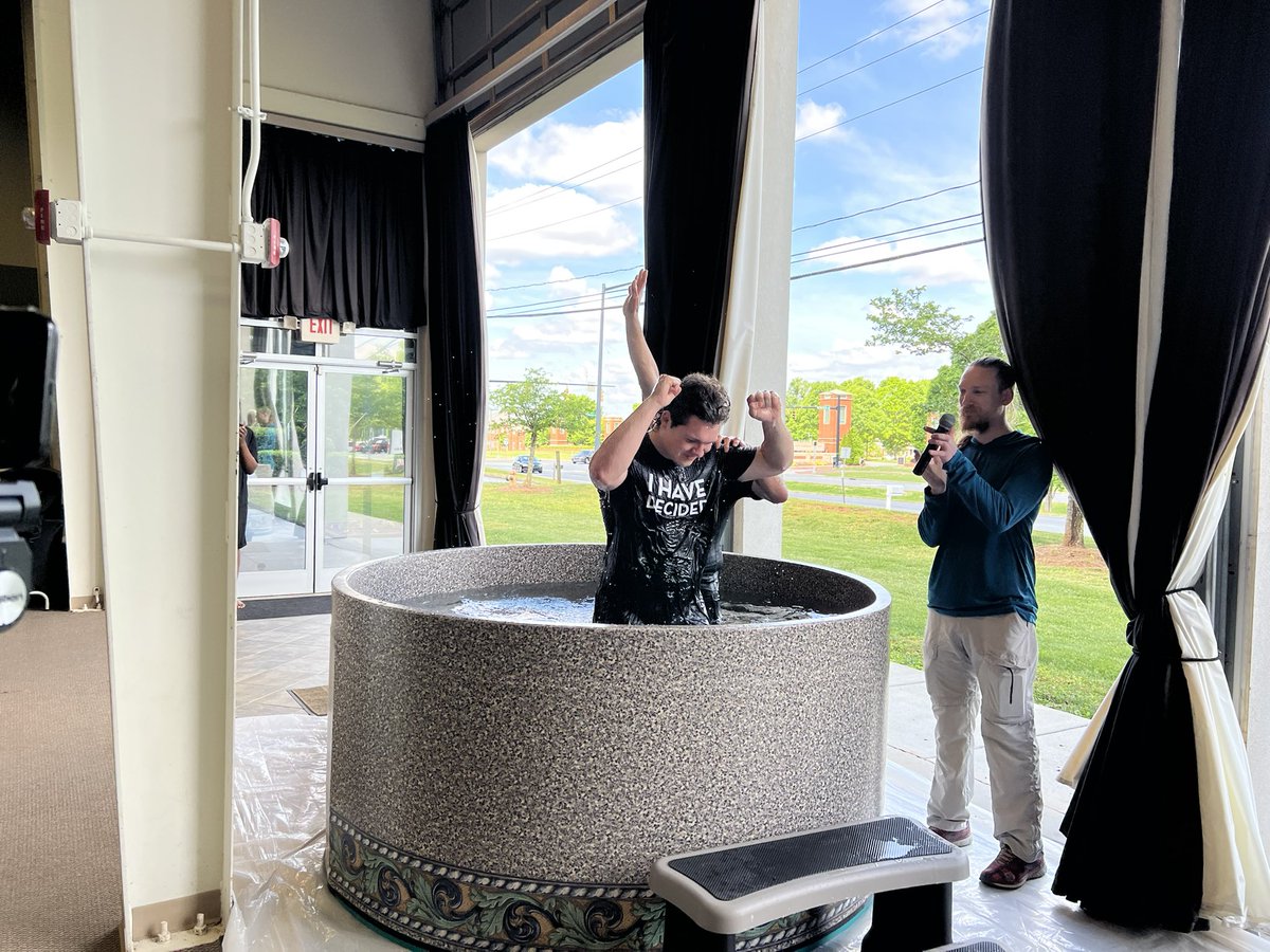 CrosspointWC's tweet photo. Last Sunday, 3 young men publicly declared their faith in Christ through water baptism! Help us celebrate with them! 🙌

#CrosspointWC #Charlotte #church https://t.co/1z5b20YoGV