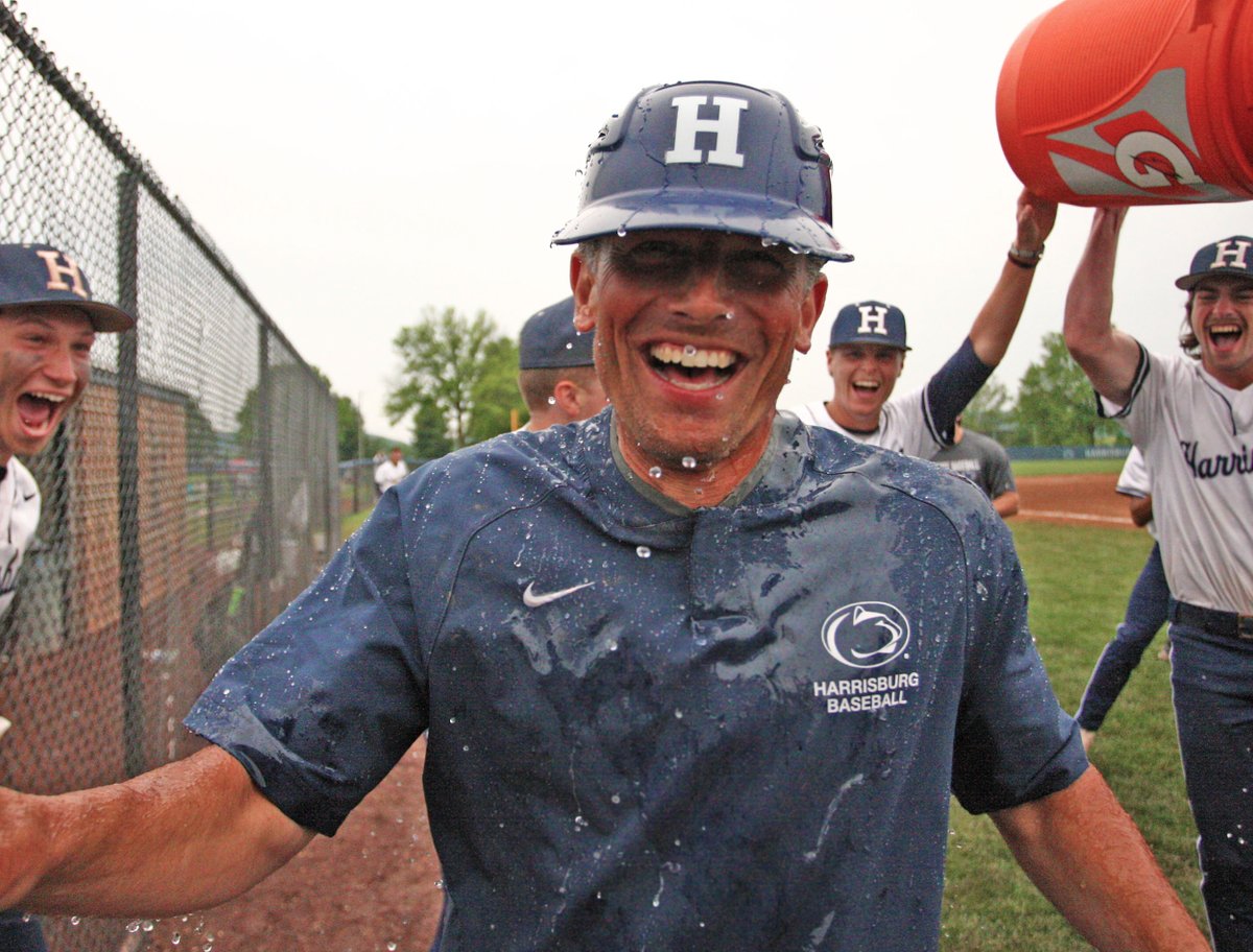 PSHbgAthletics's tweet photo. 4️⃣ straight NCAA Tournament appearances

3️⃣ straight conference championships

3️⃣3️⃣ wins (program record)

5️⃣ wins over nationally-ranked teams

Our coach of the year!

#d3baseball
#pshbgbaseball
#PrideSpiritHonor https://t.co/ncsff8Ce13