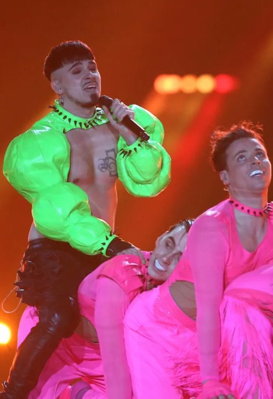 VFinnishProbs's tweet photo. The people's winner 🤩 v. the judge's winner 🥱 #EUROVISION https://t.co/qH8phUgyJ0