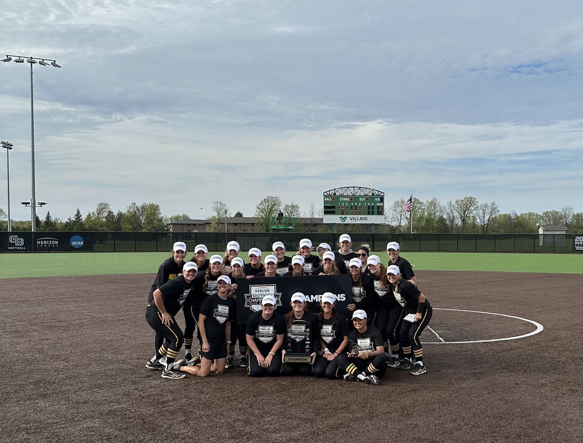 crazy4softball2's tweet photo. What an amazing day watching ⁦@NKUNorseSB⁩ ⁦⁦@kaylashymkewich⁩ win the ⁦@HorizonLeague⁩ championship and punching their ticket to the big dance!  Absolutely amazing energy, defense, pitching, clutch hitting and coaching!  #NorseUp ⁦@NaperDiamondsFP⁩ https://t.co/kAjpJ7lBpj