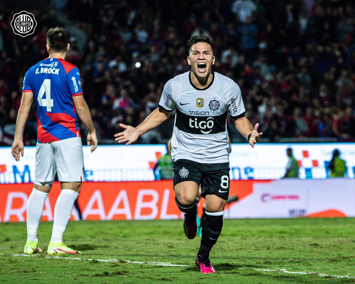 SC_ESPN's tweet photo. ¡PARA GRITARLO ASÍ! Quintana empató el Superclásico de Paraguay A LOS 94 MINUTOS. Para delirio de los hinchas del Decano y sufrimiento de los de Cerro Porteño en la Nueva Olla... 

📷 @elClubOlimpia https://t.co/QjxW4NUOsK