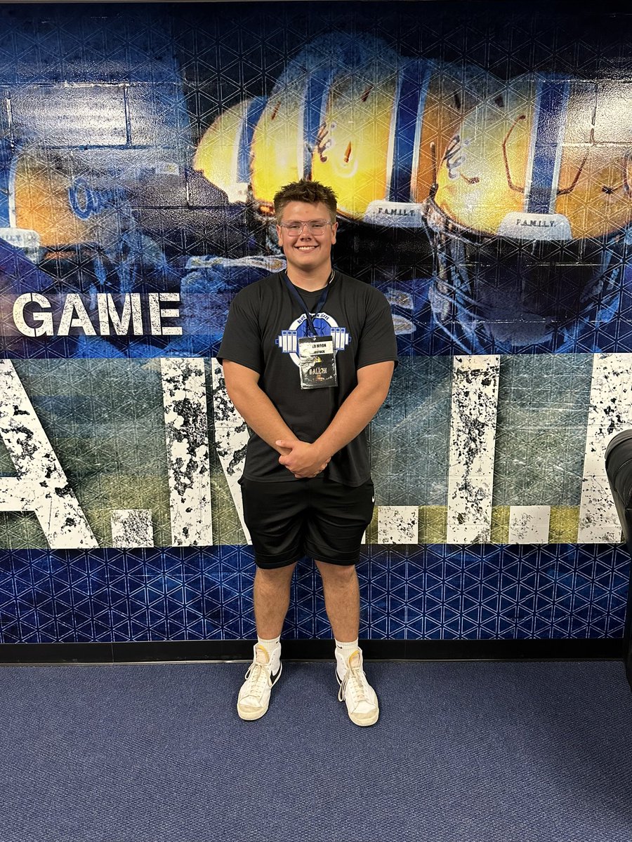 TylerMoon71's tweet photo. Had a great Junior Day visit at Augustana today! Thank you @Coach19Bell and @Coachragone for having me out! 

@FBstreaks @DeepDishFB @CoachBJones95 @jonmickle2 https://t.co/nYXYvCxiSF