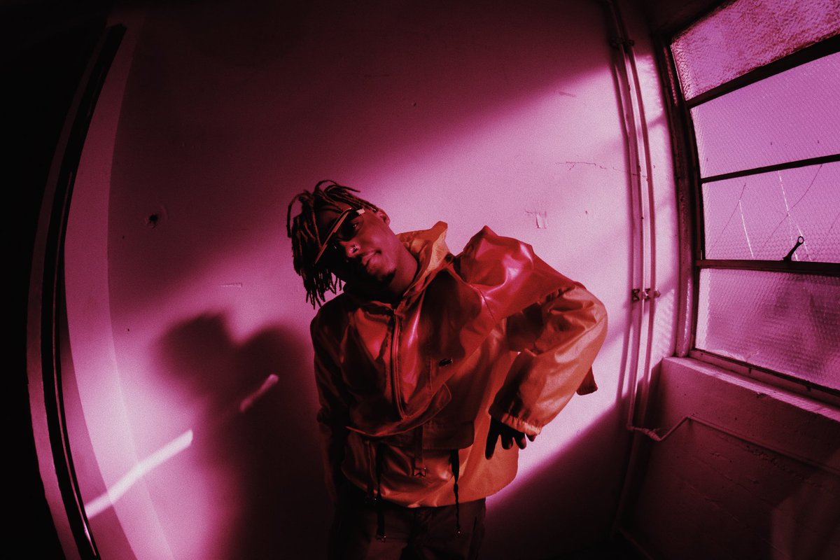 TitanicRL's tweet photo. New Picture of Juice WRLD has surfaced 📸 https://t.co/dSJfyfCOnn