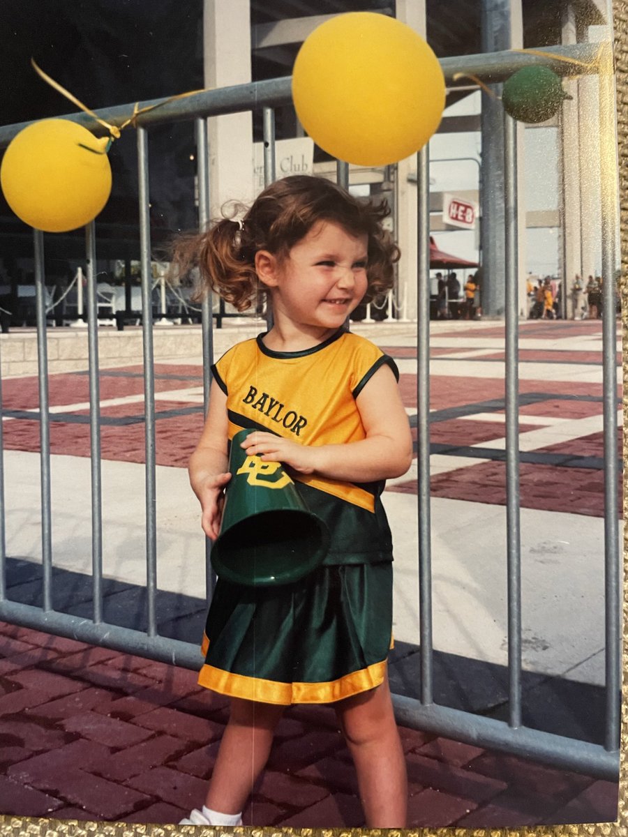 twolfeaustin's tweet photo. #BaylorGrad Sic’em Sophie https://t.co/mSbabgxey0