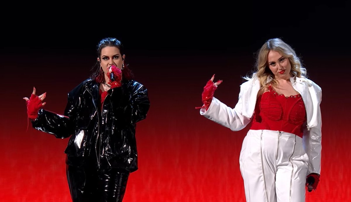 Haruruhii4's tweet photo. Every teenager trying to be cool at school. #Eurovision2023 #Eurovision https://t.co/v0Rscj78hI
