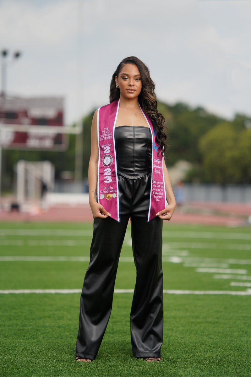 baekaee's tweet photo. Update: Today was my last day complaining . 🎓
 #callmebigfish #txsu23

May 13th, 2023
Bachelors of Arts in Social Work🐆 https://t.co/5P2E3hI0IJ