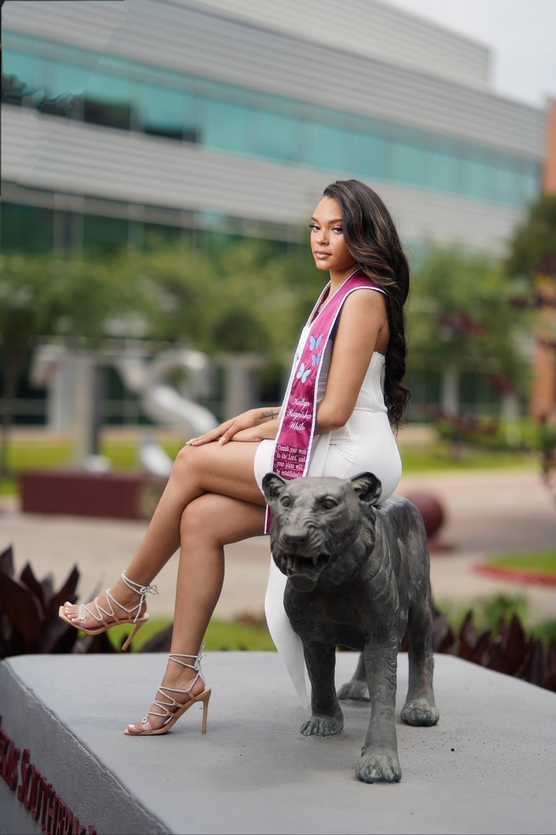 baekaee's tweet photo. Update: Today was my last day complaining . 🎓
 #callmebigfish #txsu23

May 13th, 2023
Bachelors of Arts in Social Work🐆 https://t.co/5P2E3hI0IJ