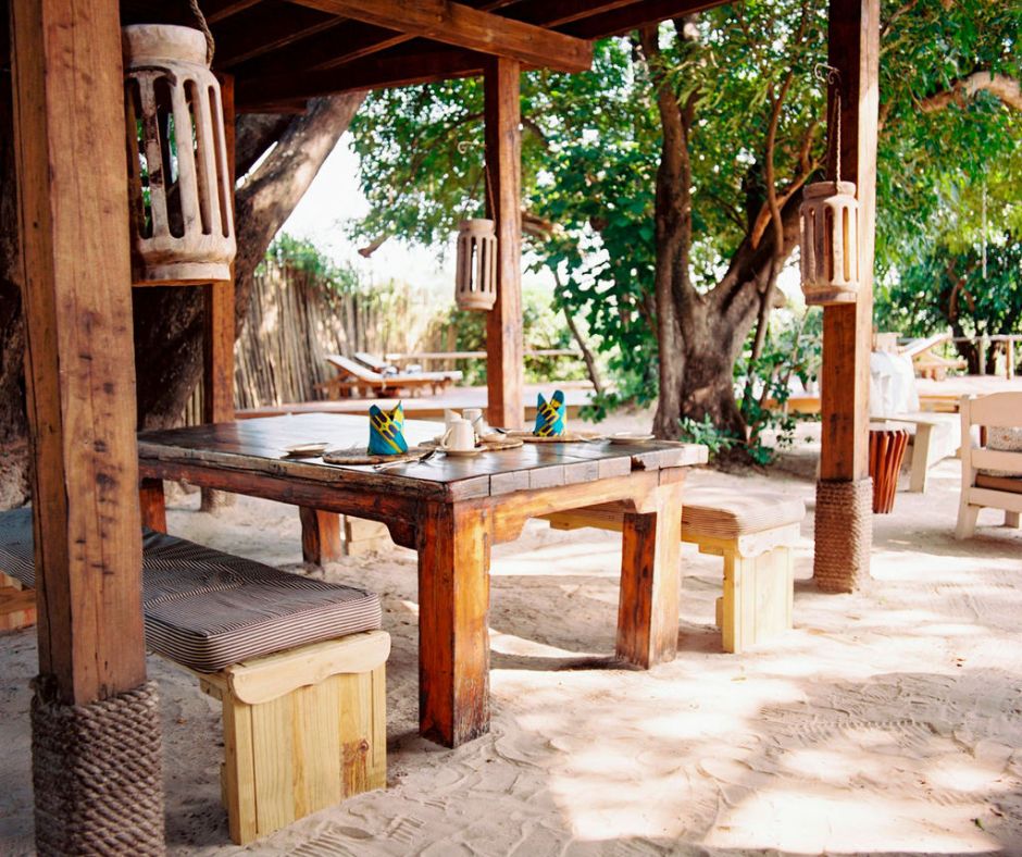 This is a favourite lunch spot at our sister property Sindabezi Island Camp. It's the perfect blend of sunshine & shade in the middle of the day & not too far from the pool! 👉greensafaris.com/sindabezi/ 📷 Alex Schon