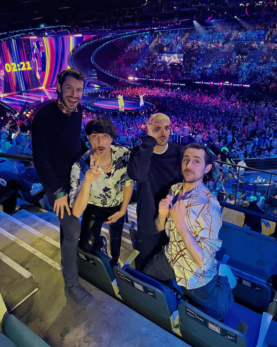PiquedJacks's tweet photo. Smelling #Eurovision grand final. On stage in a bit!
No, wait... https://t.co/0kLoYcK7AT
