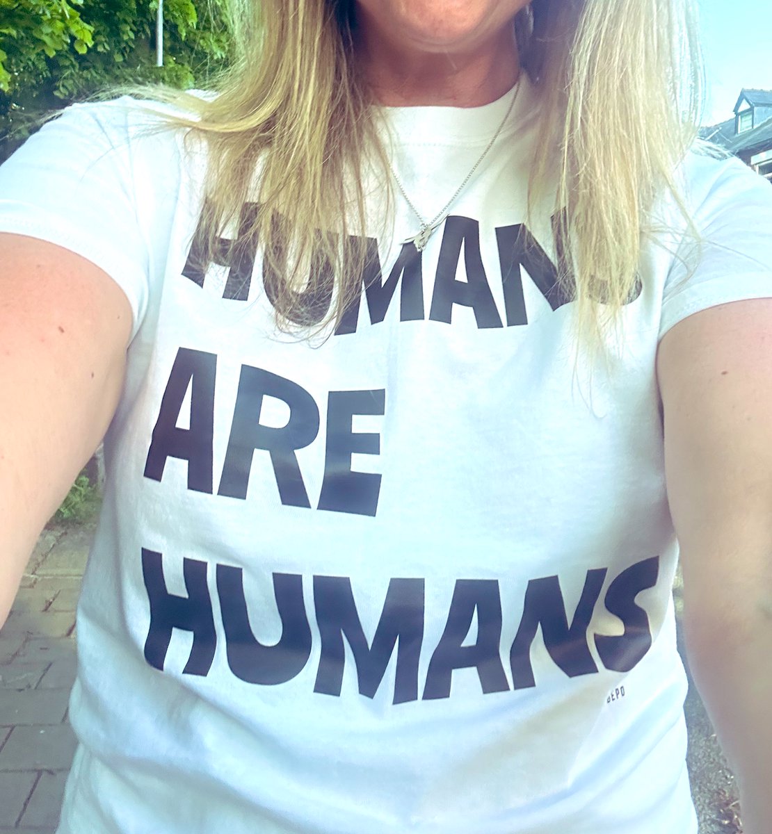 taff_Helen's tweet photo. Love love love my new @TEAMBEPO #HumansAreHumans T ❤️❤️❤️ https://t.co/1UqpsEDla2