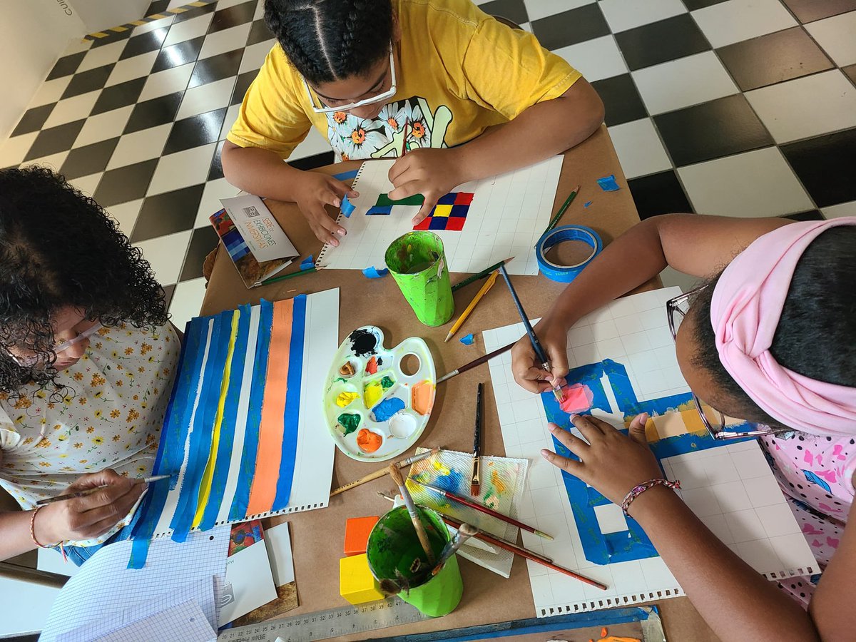 EEmergente's tweet photo. Taller inspirado en la exhibición Esquemas y Horizontes de Ludwig Medina #Bayamonesarte https://t.co/sztPFjnafE
