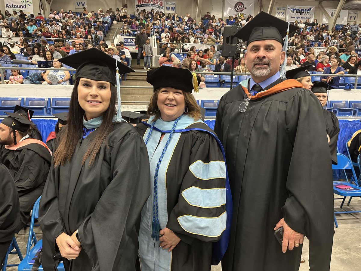 Teacher Education Faculty - these leaders are amazing and passionate at the pedagogy! Thank you! ⁦@Latimer1Kristi⁩ ⁦@Cconner0816⁩ for all you do for ⁦@OdessaCollege⁩ students! ⁦@VP1TrueAnderson⁩ ⁦@jjfuentes79772⁩ ⁦@PervisEvans⁩ ⁦@rdrwtx⁩