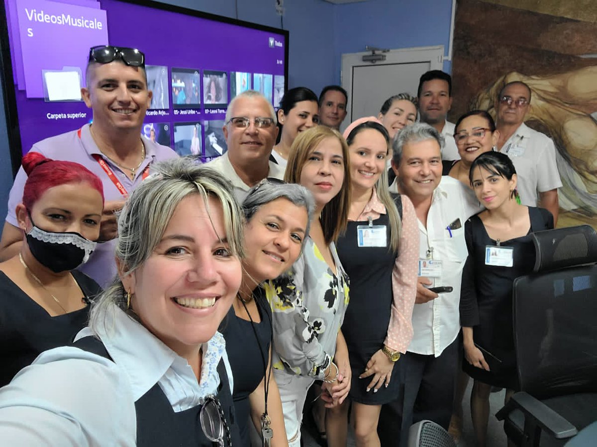 Bonito momento   en unión de nuestros compañeros de trabajo del  Departamento de Coordinación General  EtecsaHolguin ,  homenajeando el Día de las Madres . A ellos miles gracias por tenernos en cuenta en una fecha tan importante . <a href="/JimenezAbilio/">Abilio Miguel Jiménez López</a> @arnolis_reyes