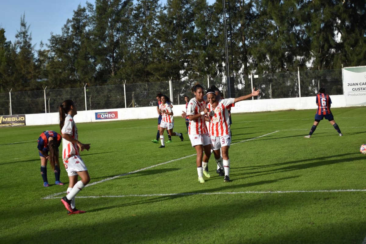 clubaunion's tweet image. #FútbolFemenino | #PrimeraC 🏆
⏸️ Final del primer tiempo 
#ElFrontón 0 - 1 #Unión 
⚽ Melina Reus 

#VamosTate 🇦🇹
📸 Agustina Schiavi