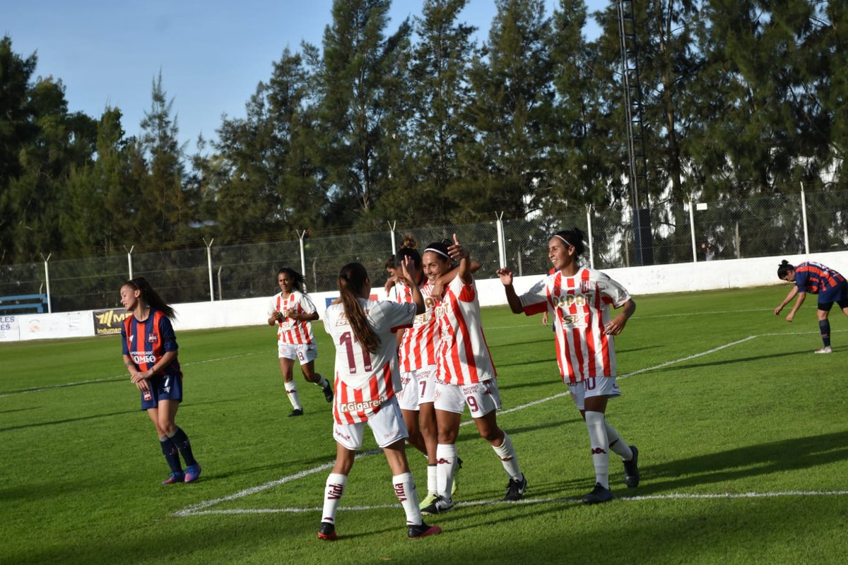 clubaunion's tweet image. #FútbolFemenino | #PrimeraC 🏆
⏸️ Final del primer tiempo 
#ElFrontón 0 - 1 #Unión 
⚽ Melina Reus 

#VamosTate 🇦🇹
📸 Agustina Schiavi