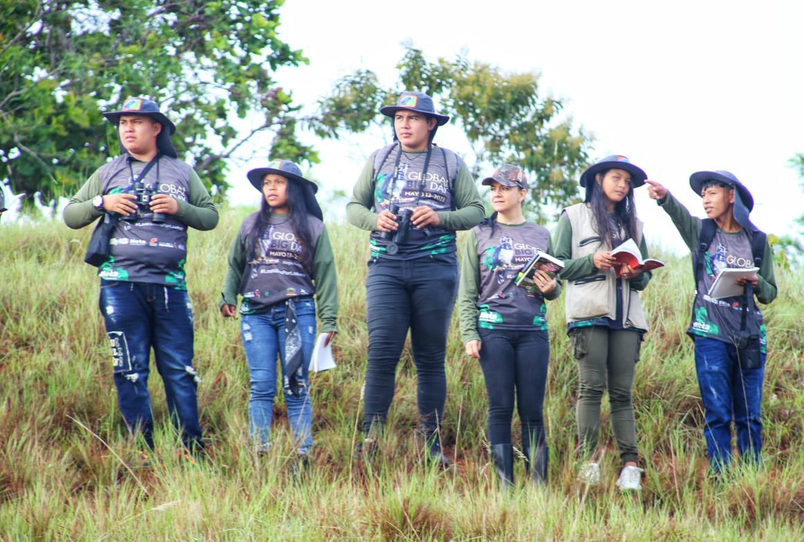 CORMACARENA's tweet photo. ¡El cantar de las aves nos guía durante el #GlobalBigDay!🐦🦅🤩
Desde la Institución Educativa Kuwei, en Puerto Gaitán, también participamos del avistamiento a nivel mundial junto a estudiantes del resguardo indígena Wacoyo.🦉🦜
#LosNiñosPorLasAves #GlobalBigDay2023 #somosmeta https://t.co/lDB71gDspm
