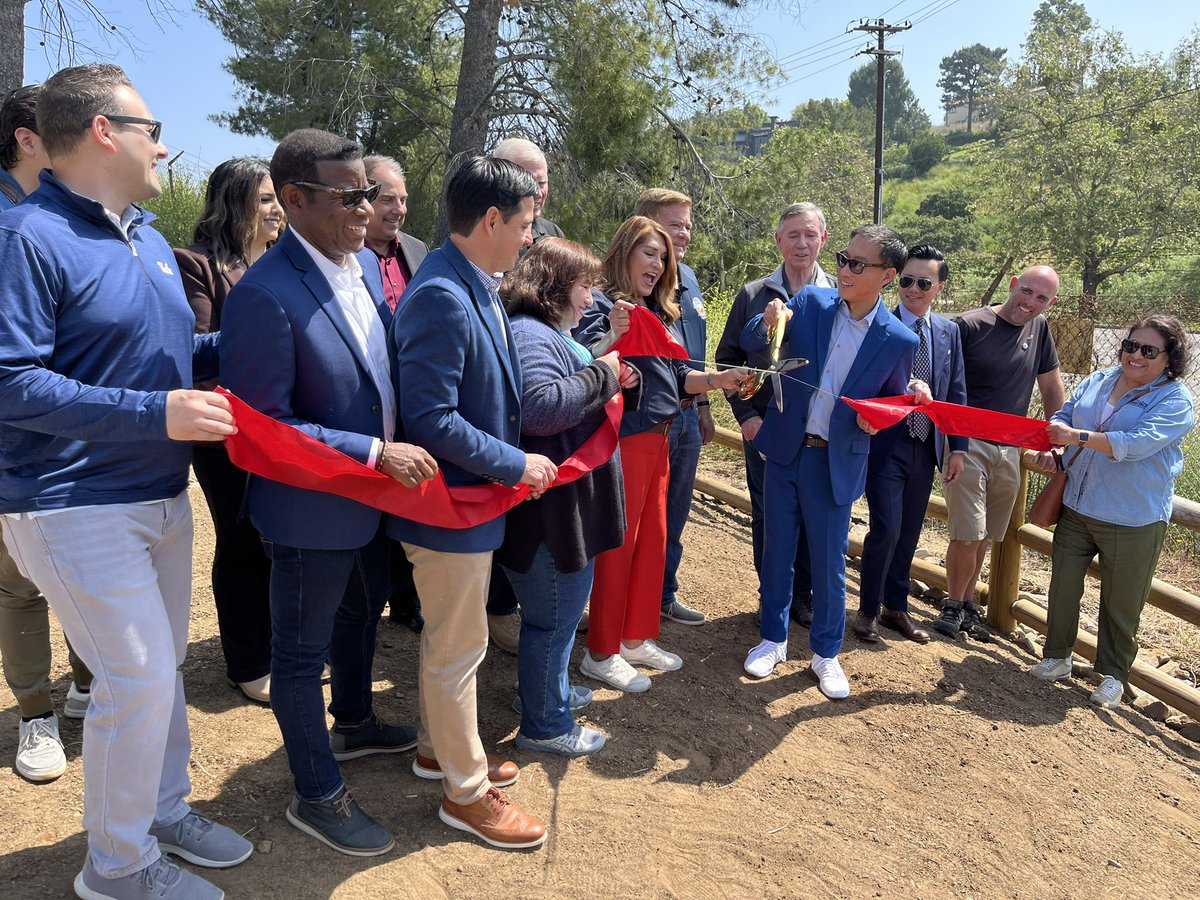 RMConservancy's tweet photo. Great turnout to celebrate the West Coyote Hills Trails opening ceremony. This project is the result of years of grassroots advocacy. We thank the many partners who along with the RMC were able to bring this to fruition. 
#fullerton #coyotehills #hikeorangecounty 

@FullertonCA https://t.co/G7JzF2BSYq