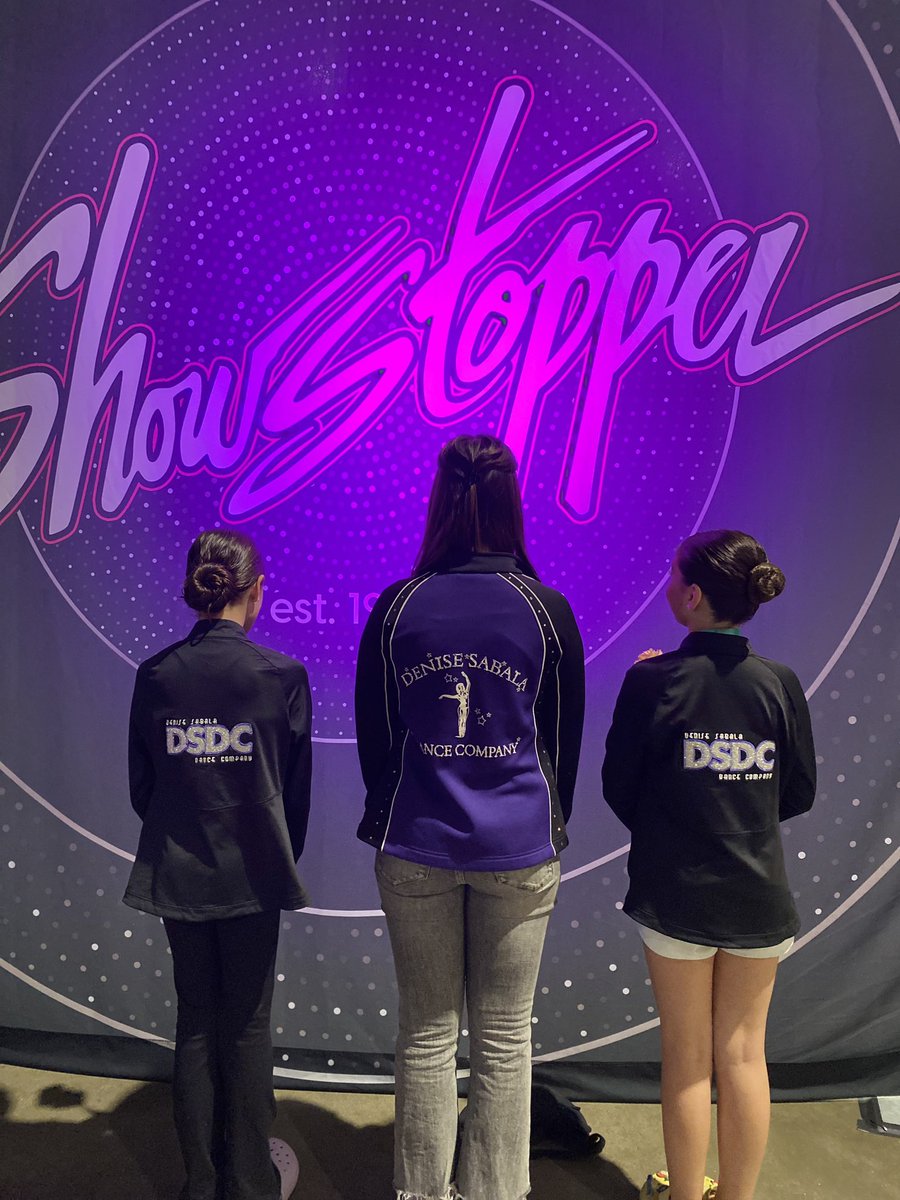 So much fun watching these two shine on stage today! They even dance for the same company I did when I was younger. Way to go girls!! 🌟👯‍♀️👏🏼🤍