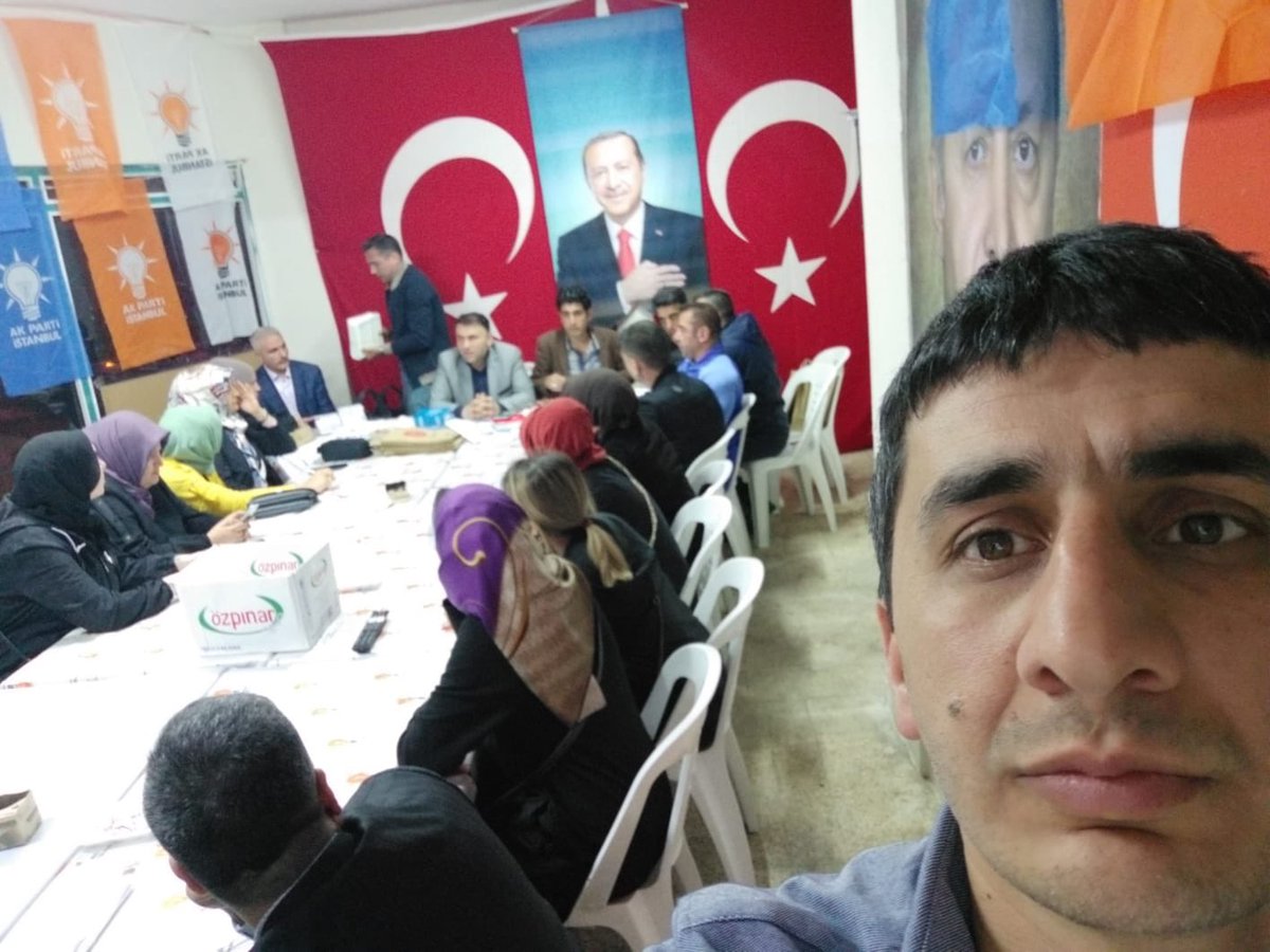 BahariyeC's tweet photo. Sandık Kurulu Üyelerimiz ile birlikte, sandık eğitimi için bir araya geldik. 
Bağcılar ￼’de sandıklar emin ellerde.
Yolun Sonu Zafer İnşaallah...🤲🇹🇷 https://t.co/nJ7v0mF3hU