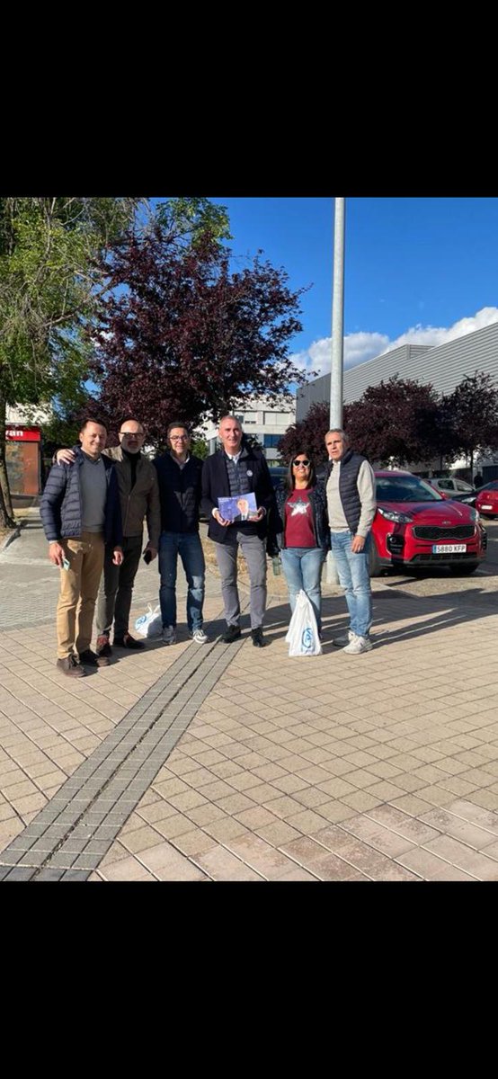 PP_Segovia's tweet photo. Toda la tarde el @pp_ayto_segovia junto con el #Equipo2 han estado en el barrio de Nueva Segovia, conociendo las necesidades de los vecinos https://t.co/9KdgYfukvm