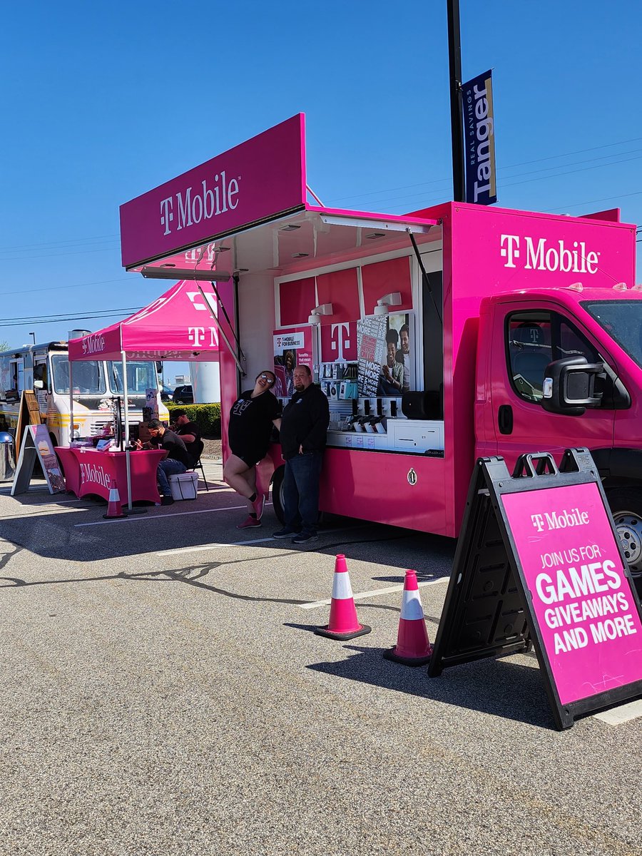 Me and <a href="/matimeo007/">Dan McPhail</a> aren't done yet, now we're partying with the truck at the Lakes Region Food Truck Festival 😎🎉