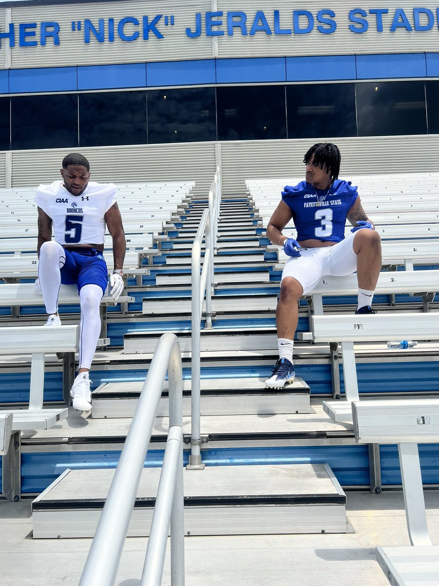 Presidenial6ix's tweet photo. Enjoyed my Unofficial Visit at Fayetteville State University (HBCU) NC what’s Up⁉️🟦⬜️🐎
#TrentonNJ #JucoTransfer #HBCU #SummerGrad23 #Jersey2Carolina @CoachJadaBrown @FSUBroncos @Sussexfootball5 @CoachJrob2 @JuCoFootballACE @coachcurtis42 @CoachPearson3 @jose_gumbs28 https://t.co/tXrE2HJIid