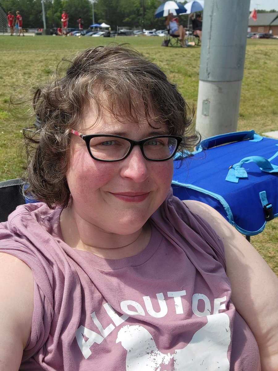 BeebsJoy's tweet photo. Woke at 7am to go watch 2 of the Littles do a 5K and then made it to three soccer games. #ImBurnt #AuntieLife https://t.co/uUcsZOMtUW