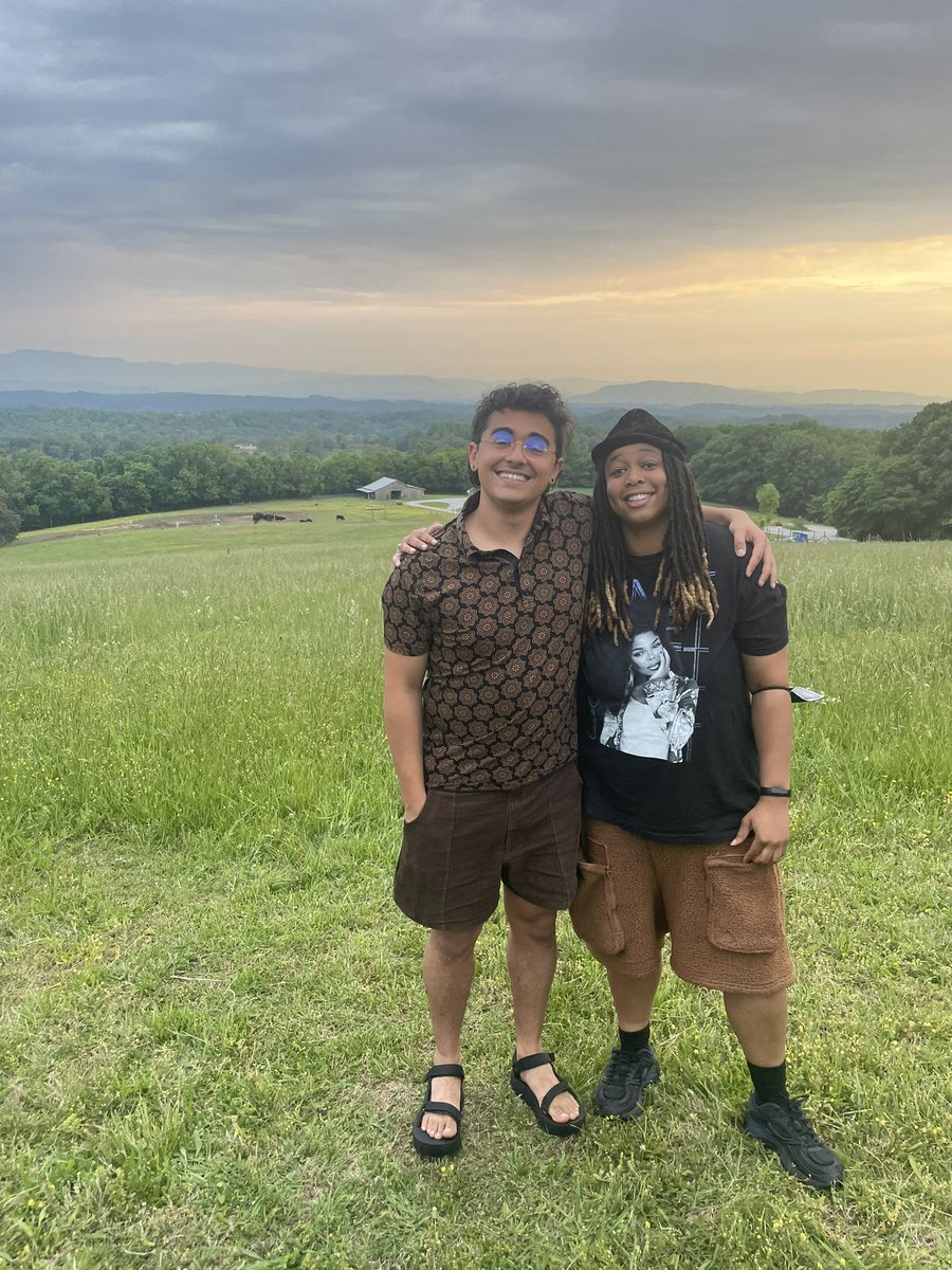 LegendofMoriah's tweet image. Standing strong in my rightful place💪🏽🌄🌳✨😌 

#Rooted #Solid #HousingHomies #BrownShortsBandits #Highlander