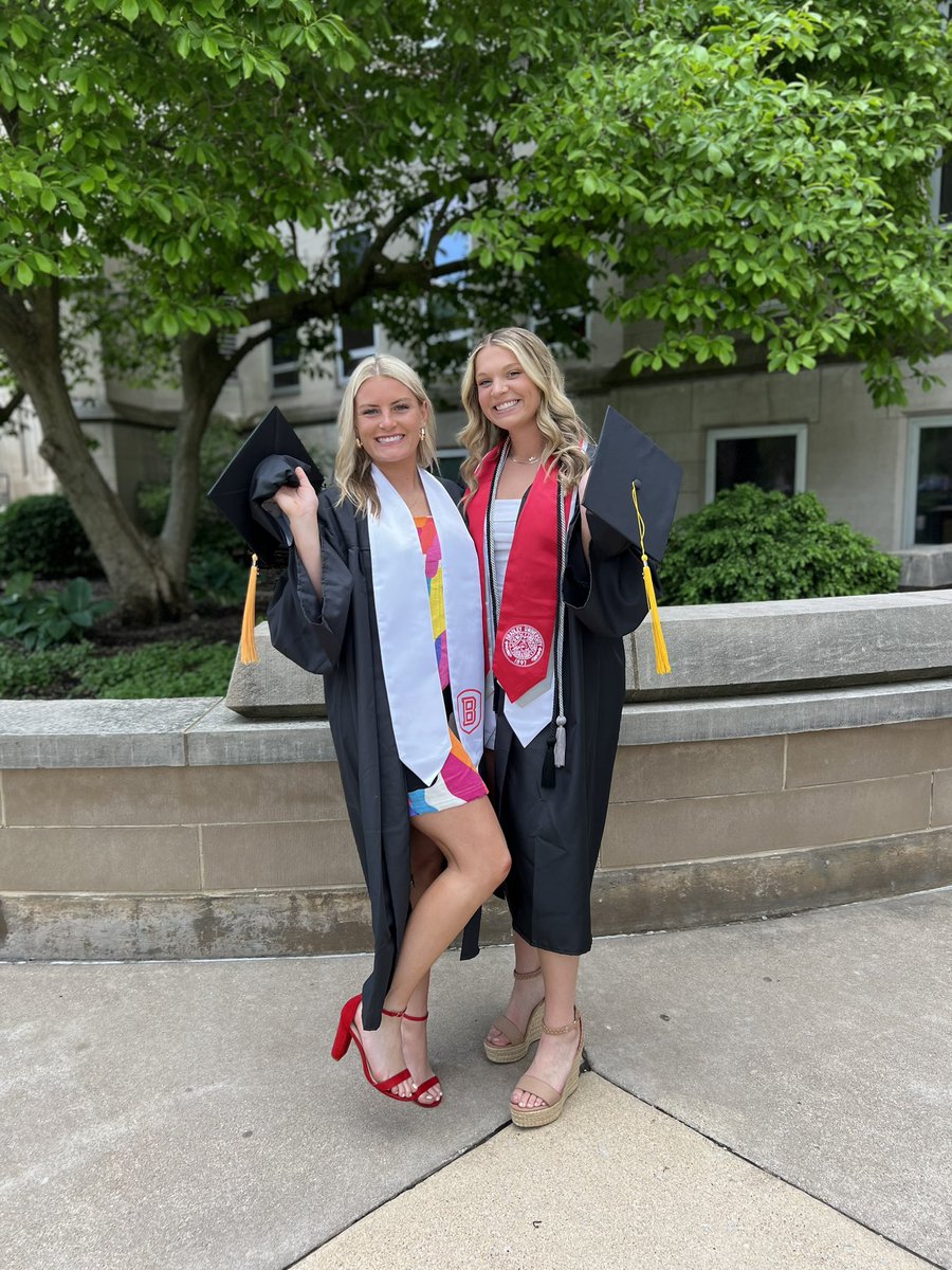 BradleySoftball's tweet photo. 𝙲𝚕𝚊𝚜𝚜 𝚘𝚏 𝟸𝟶𝟸𝟹🎓

Congratulations to Olivia and Abbie! https://t.co/zmD9Vnhi3O