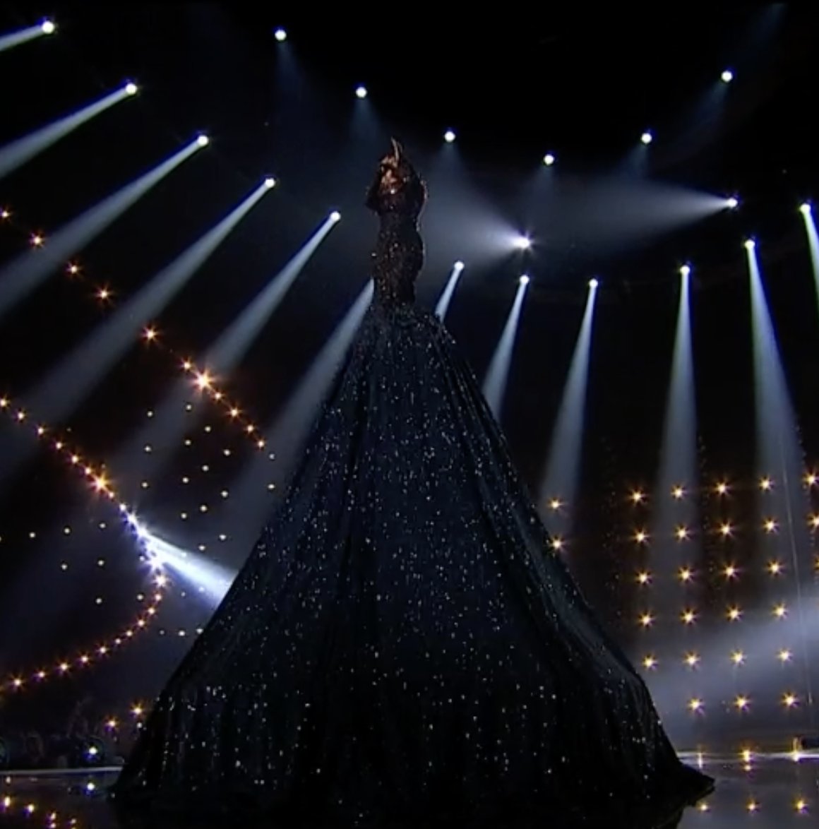 DANKE FRANKREICH!!!

Dafür bin ich hier. Ein Berg von Geglitzer 
#Eurovision