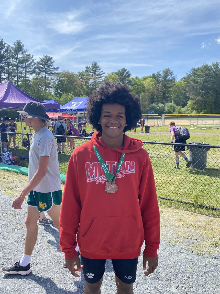 Coach_Hunt_'s tweet photo. Zakai with an awesome day placing 4th in the hurdles and 6th in the triple jump! #Hardware #CoachesInvitational #LiveFromNorton https://t.co/yO0XZejFFx