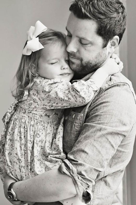 HousienNazeeeh's tweet photo. Whoever invented hugs was not dumb...
He just wanted to say everything at once...
#Good_evening...
#N_H🖋️ https://t.co/sDB41CpiaF
