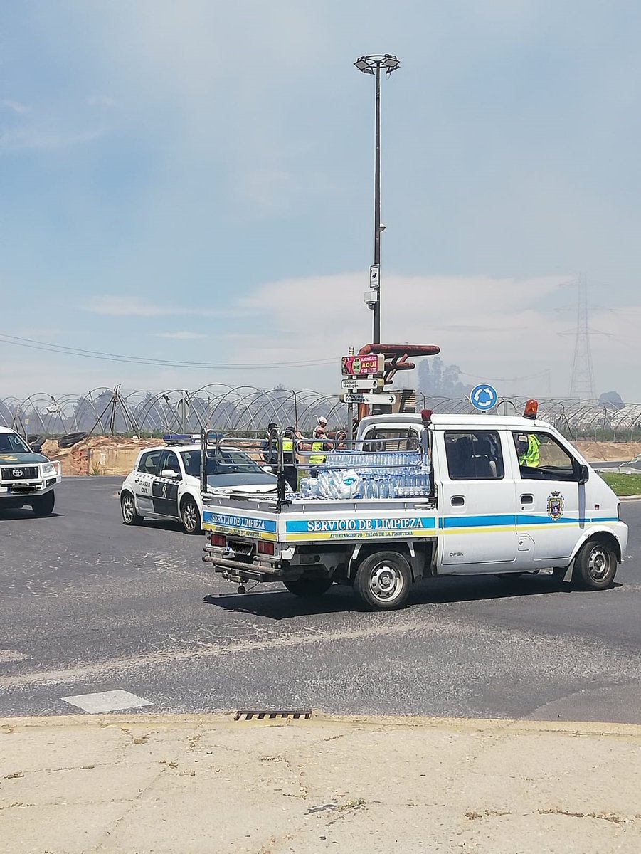Os vamos a contar lo vivido hoy ante el drama humano que se ha vuelto a dar en el asentamiento de Palos de la Fra. 
Un incendio que empieza a las 12, más de 500 personas que lo han perdido todo en la calle, y hasta cerca de las 16 no ha aparecido un coche con botellas de agua...