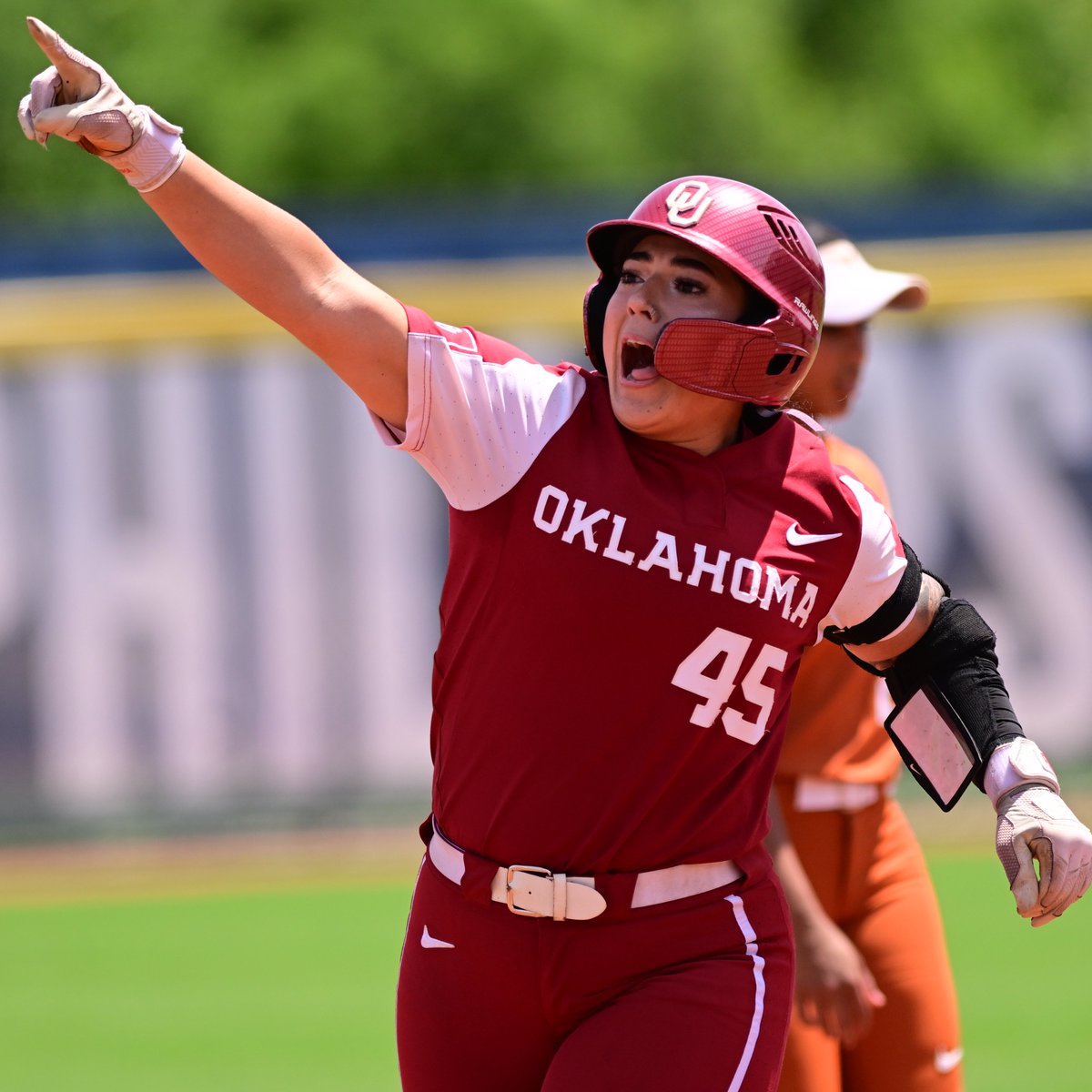 NCAASoftball's tweet photo. Can't stop. Won't stop. 😤

No. 1 Oklahoma will enter the NCAA Tournament with a 43-game winning streak after defeating No. 7 Texas, 6-1, to clinch the AQ from the @Big12Conference.

#NCAASoftball x 📸 @OU_Softball https://t.co/FaecZQWSGt