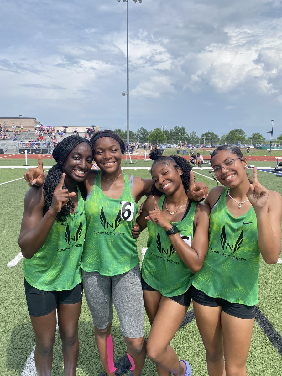 4x200 Ladies Qualified for the Sectional Meet!