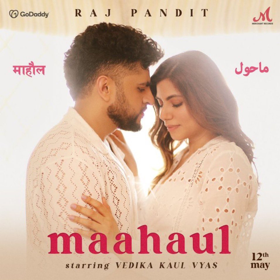 ROHIT SHETTY LAUNCHES RAJ PANDIT’S NEW SINGLE… Singer-composer #RajPandit’s new single #Maahaul was launched by #RohitShetty at an event in #Mumbai… #SalimSulaiman also graced the occasion.

#Maahaul stars #RajPandit and #VedikaKaulVyas