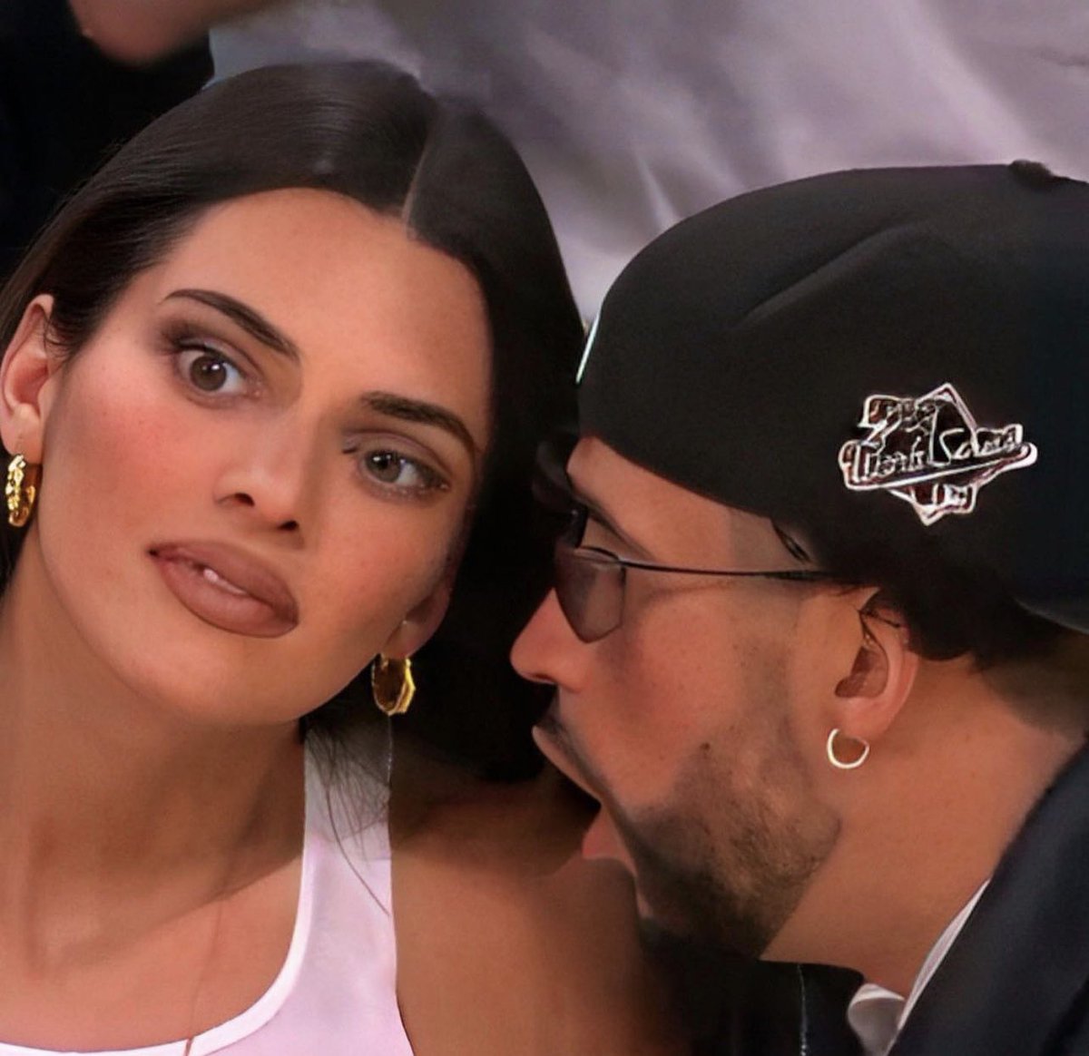 kpininimemes's tweet photo. Bad Bunny : Apagaste el calentador?

Kendall: https://t.co/ui5RTZjvdc